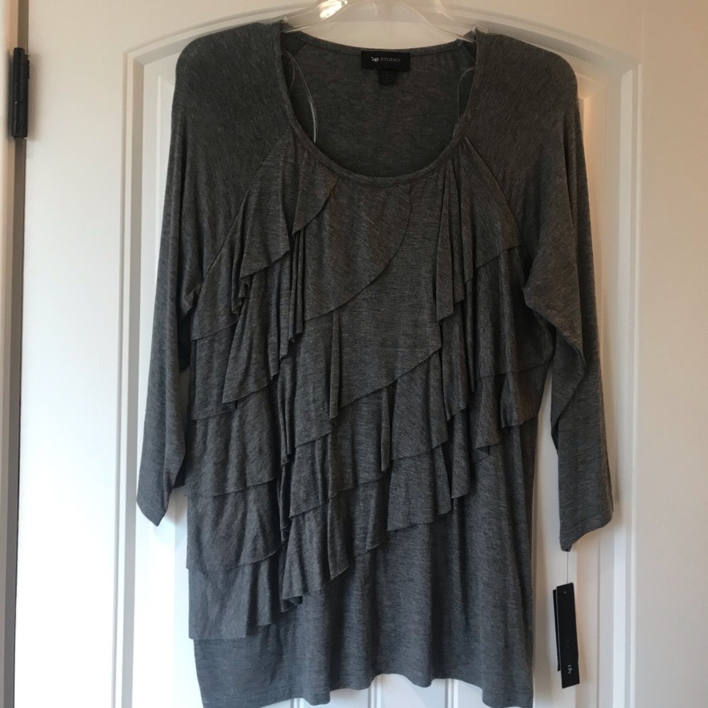 NWT Ruffle 3/4 sleeve top, grey